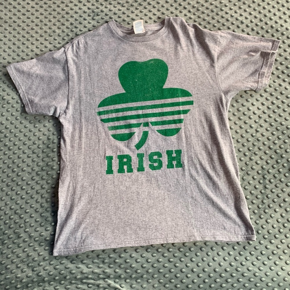 “Irish” Men’s Graphic Short Sleeve Clover T-Shirt - Men’s Large - Gray & Green